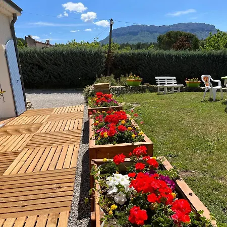 Le Cheval Blanc Bed and breakfast Serres (Hautes-Alpes)